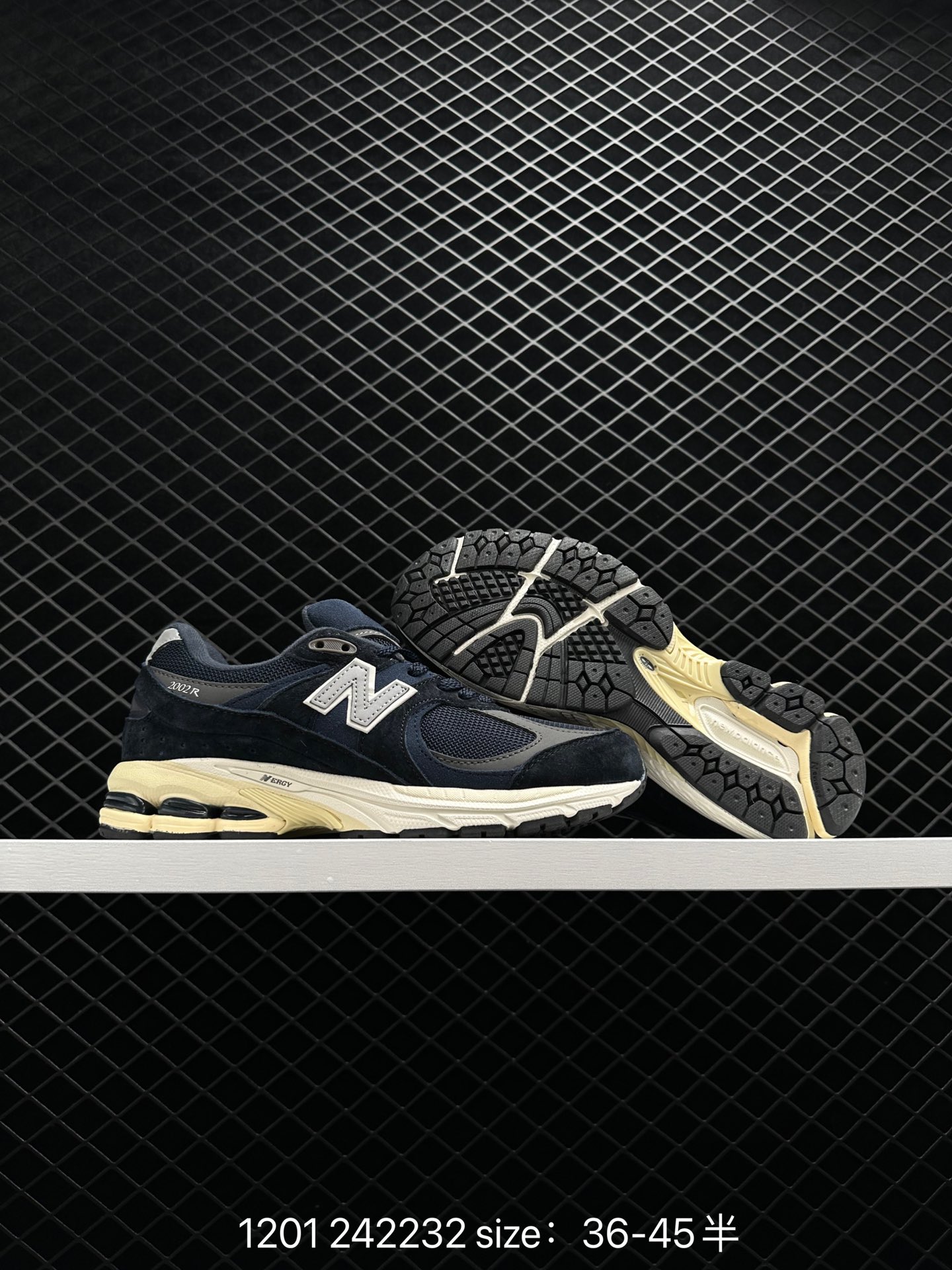 New Balance  ML2002RBA